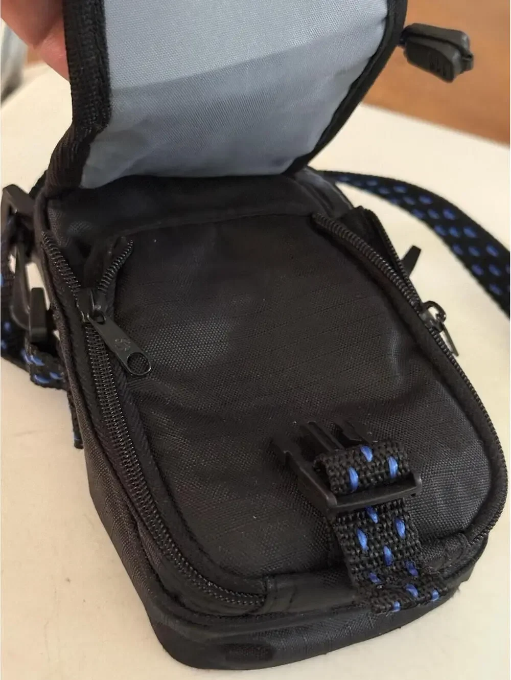Genuine Samsonite Compact Camera Case Black Adjustable Strap Multiple Pockets